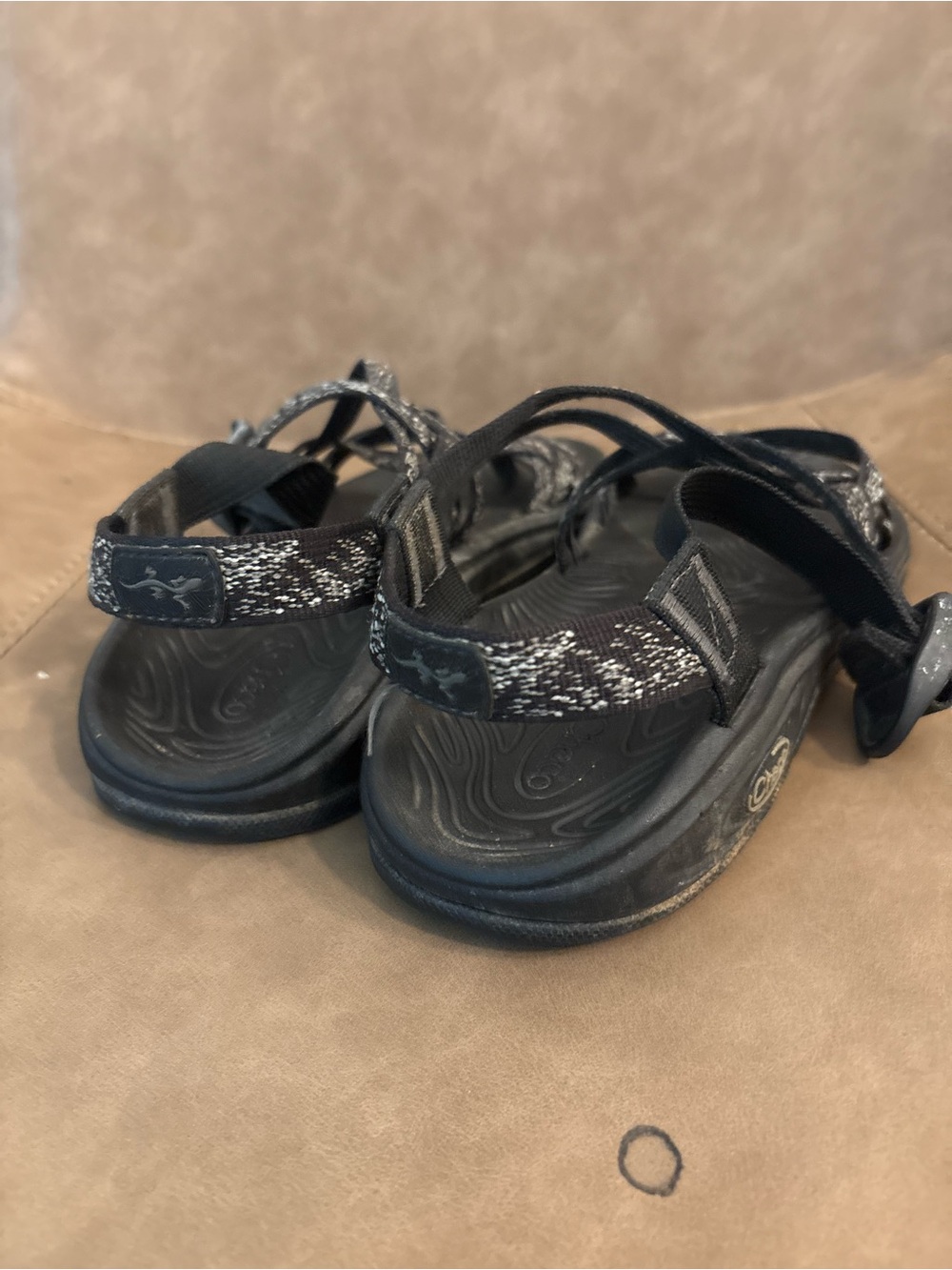 Chaco black white strappy outdoor hiking shoes sandals size 8 - Picture 3 of 5